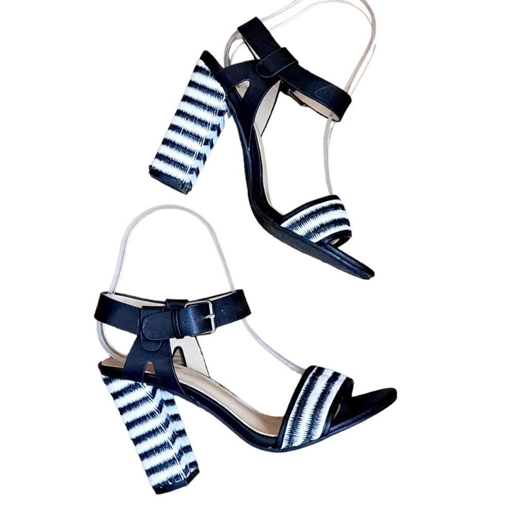 Modern Rush Heeled Ankle Strap Faux Leather Sandals Shoes Women's Size 7 Heel 4"